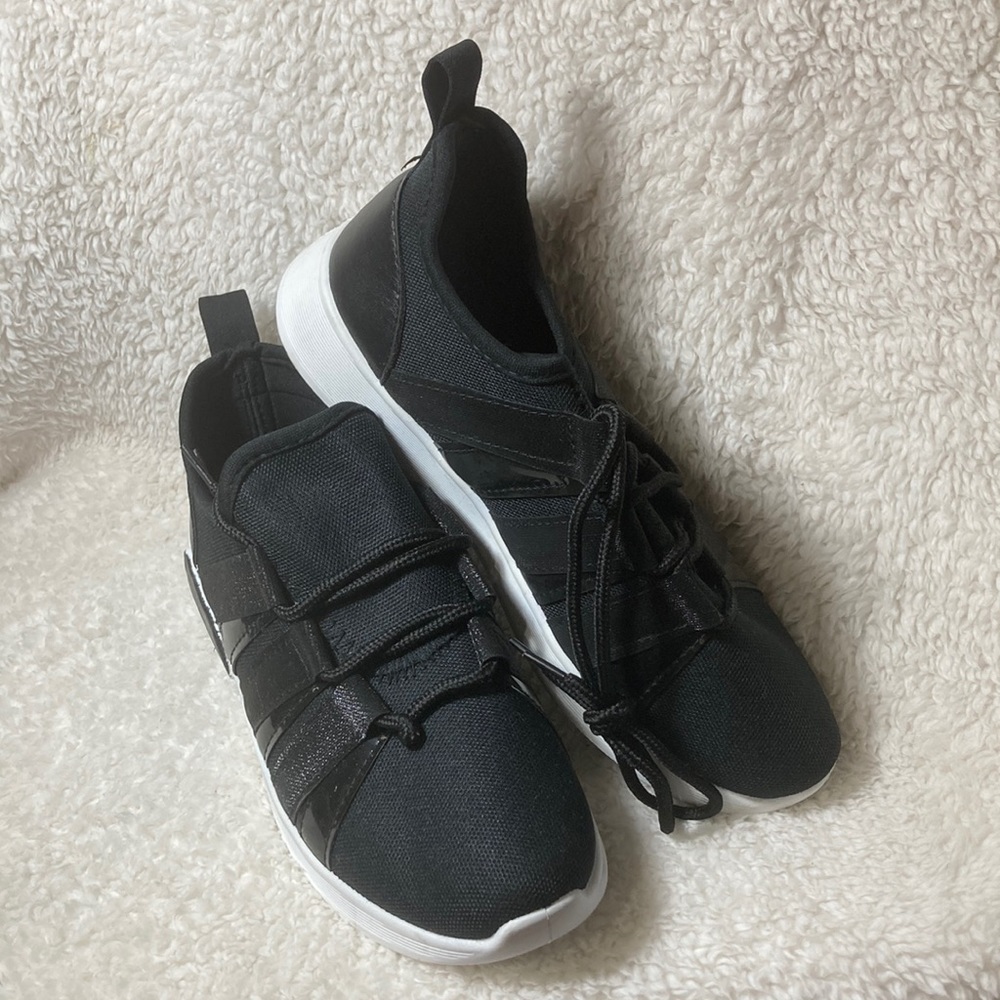 2 or Xertia ladies size 6 black
